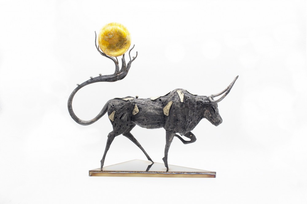 정의지
Querencia-당신의 안식을 위하여
 버려진양은냄비, 스테인리스 스틸, 리벳
74x20x38cm
2020