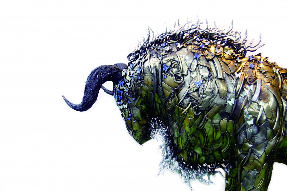 Querencia-당신의 안식을 위하여-Gnu  _ 270 x 189 x 130cm _ 버려진 양은 냄비, 리벳, 철, 스테인리스, 세라믹 _ 2017
