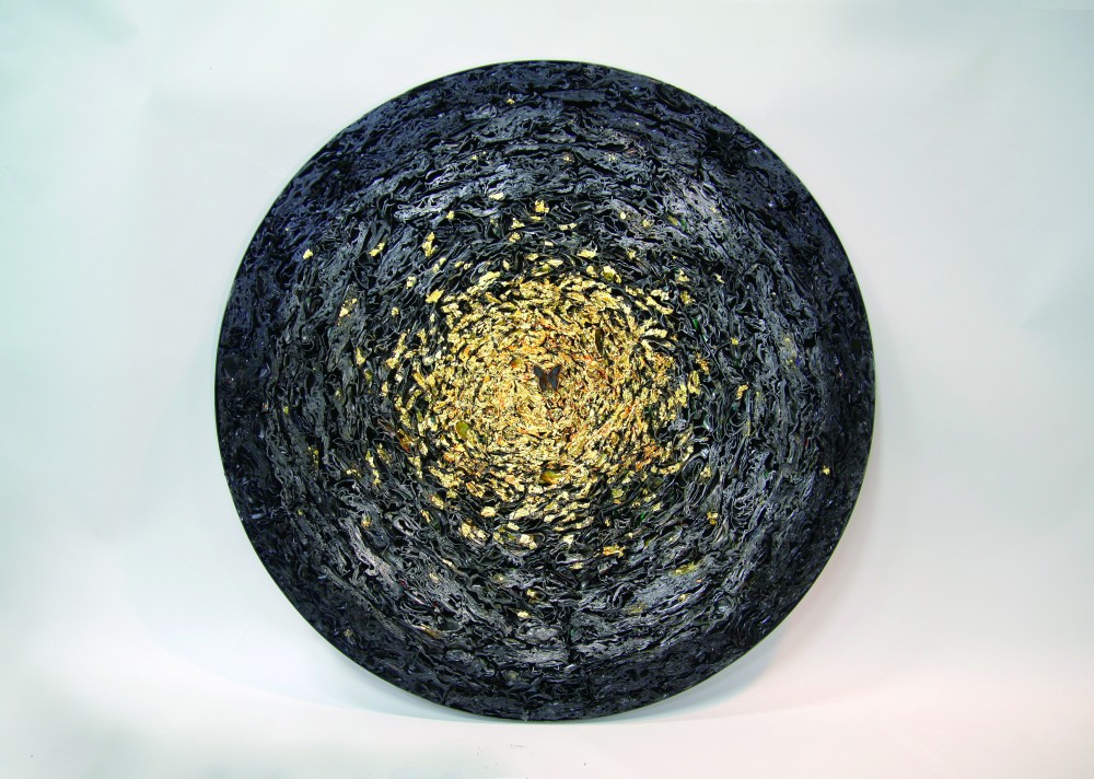 Quernecia-회상 _ 90 x 90cm _  버려진 알루미늄, 스테인리스, 금, 은 세라믹, 결정유 _ 2018
